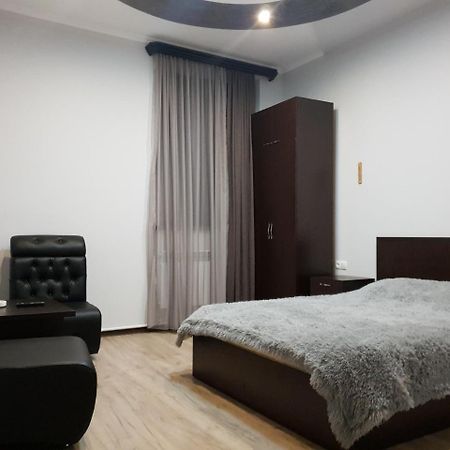 Guesthouse Crown Of ツァグカゾール エクステリア 写真