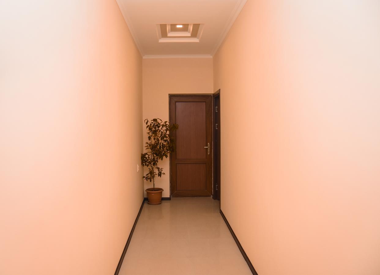 Guesthouse Crown Of ツァグカゾール エクステリア 写真