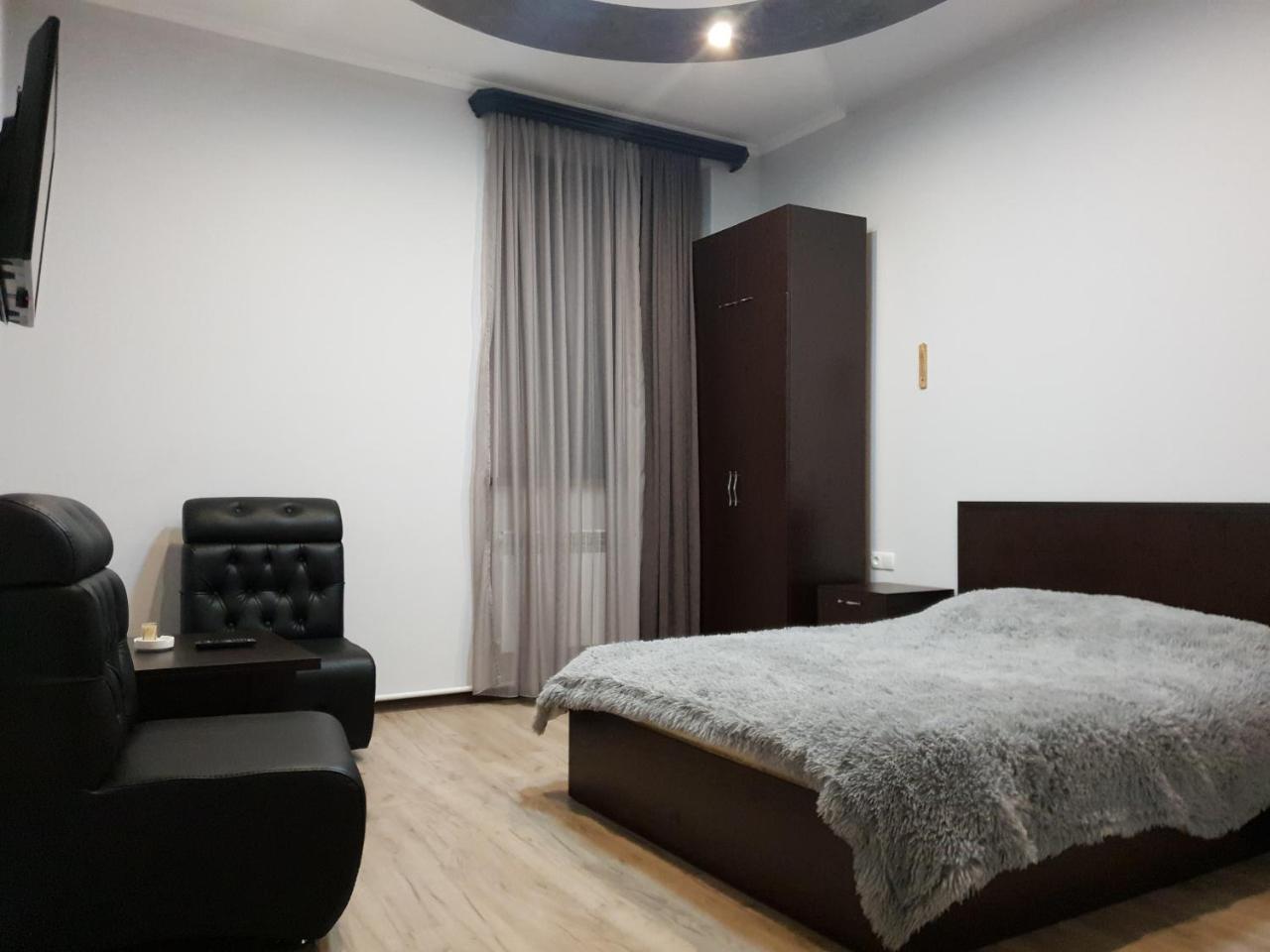 Guesthouse Crown Of ツァグカゾール エクステリア 写真
